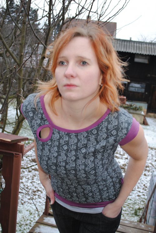 Slzička v předu ve velikosti S — foto 1