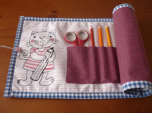 Pastelkovníček - kočička s pastelkou — foto 1