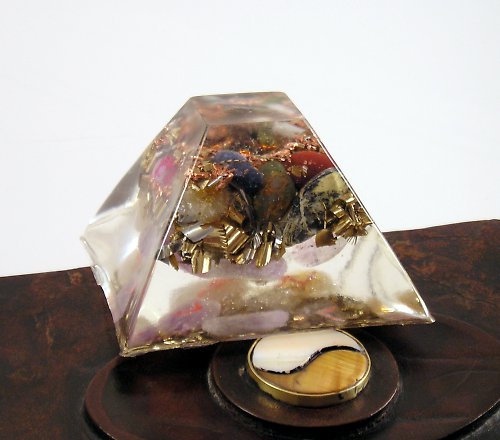 Runová orgonitová pyramida R2 — foto 1