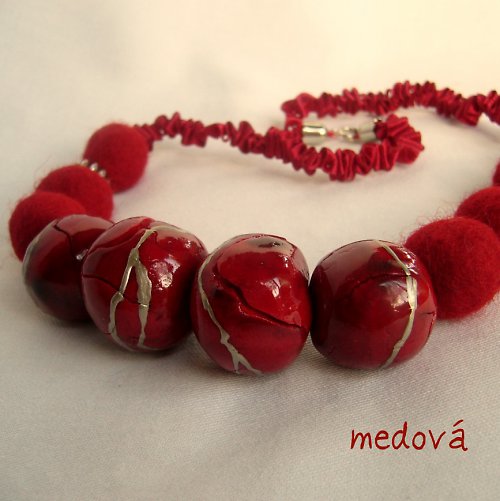 Karmínový — foto 1