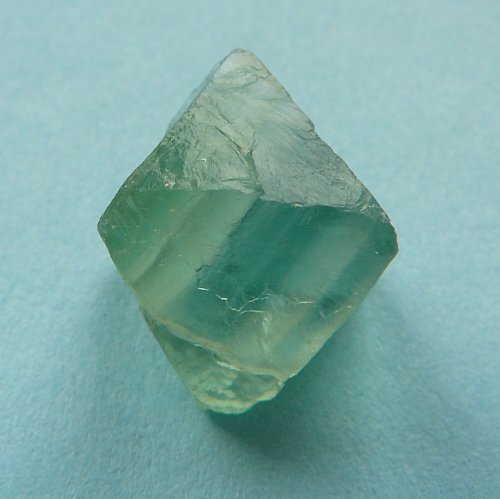 1.Fluorit kristal 2,7x2,1x1,9cm — foto 1