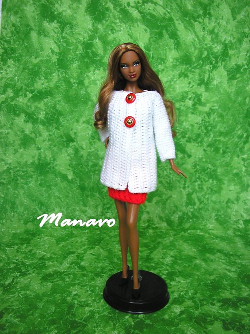 Bílo-červený kostýmek pro Barbie — foto 1