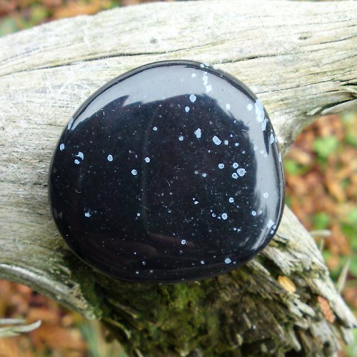Obsidián vločkový 41 x 39 x 7 mm — foto 1