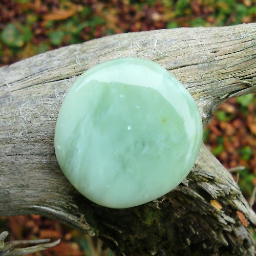 Jadeit 41 x 41 x 8 mm — foto 1