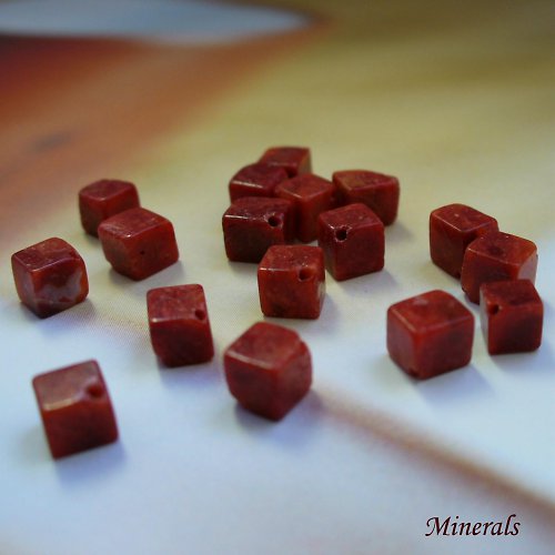 Korál - krychle 3mm, 10ks — foto 1