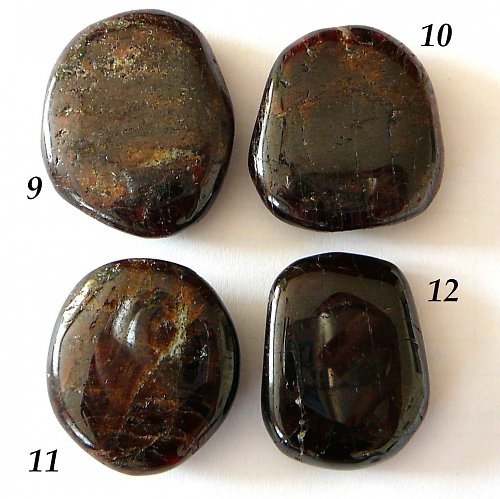 11.Granát 3,1x2,7cm — foto 1