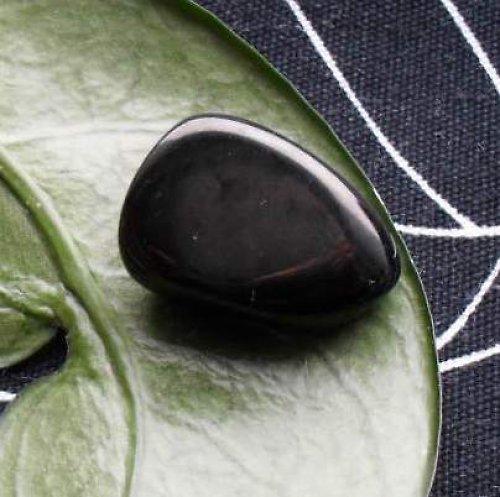 Černý jantar - gagát cca25x18x11mm — foto 1