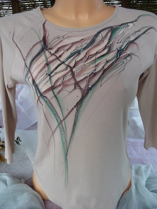 Dámské triko s abstrakcí — foto 1