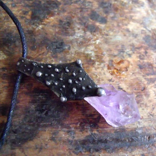 Drobný Ametystový Amulet — foto 1
