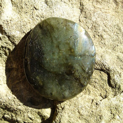 Labradorit 40 x 35 x 7 mm — foto 1