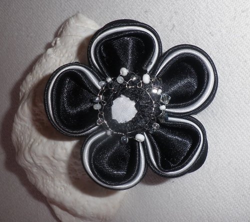 Kanzashi brož Silver circlet — foto 1