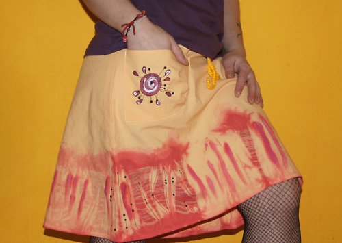 Oranžová sukýnka batika + malba — foto 1