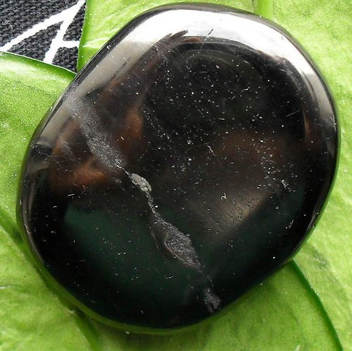 Černý jantar - gagát cca41x33x8mm — foto 1