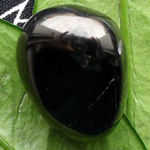 Černý jantar - gagát cca33x26x19mm — foto 1