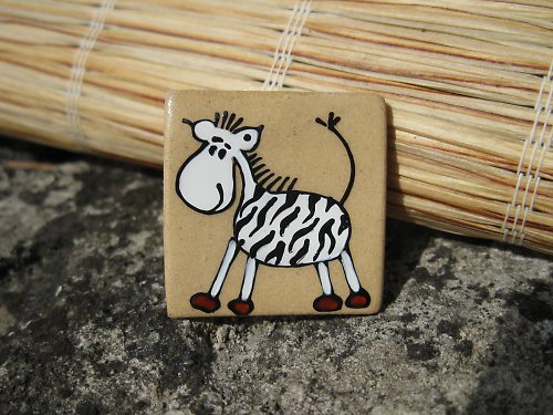Malovaný keramický magnet velký - zebra — foto 1
