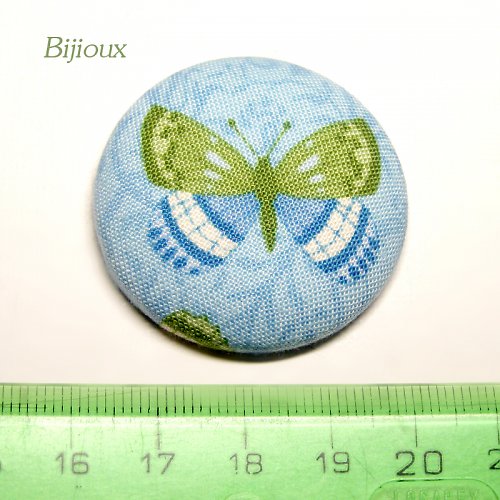 Buttonek - střední: butterfly — foto 1