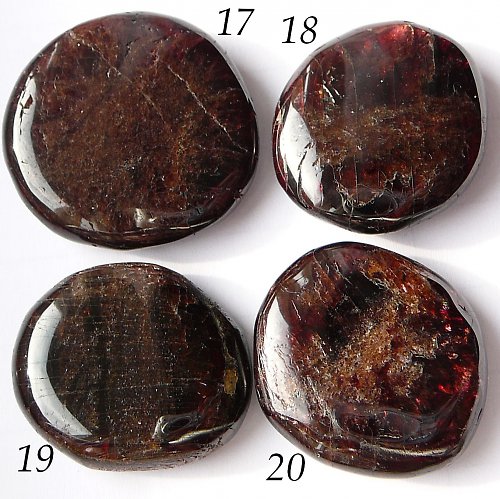 20.Granát 3,1x2,9cm — foto 1