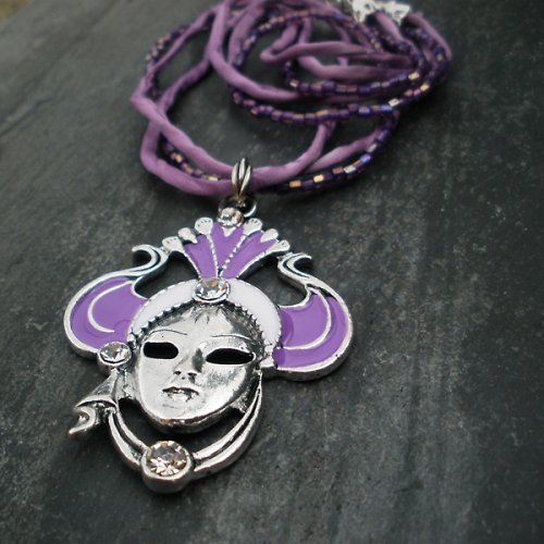 Le masque violet — foto 1