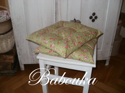 Sedáky na stoličku — foto 1