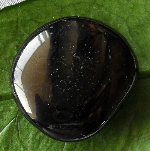 Černý jantar - gagát cca34x36x9mm — foto 1