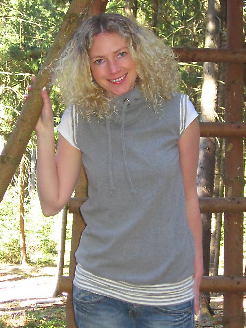 Šedá vesta — foto 1
