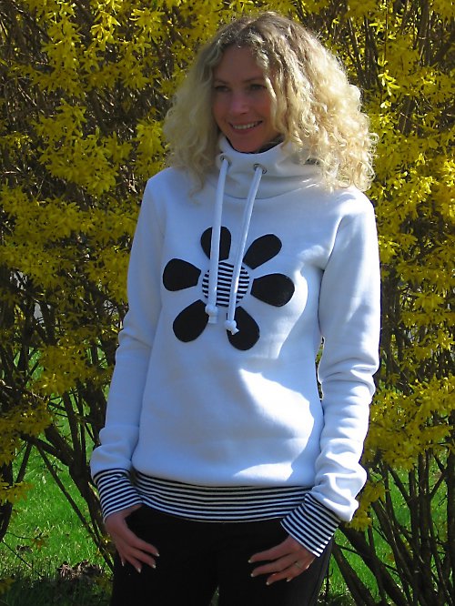 Mikina s kytkou — foto 1