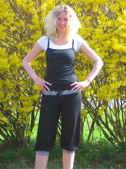 Černé 3/4 tepláky — foto 1