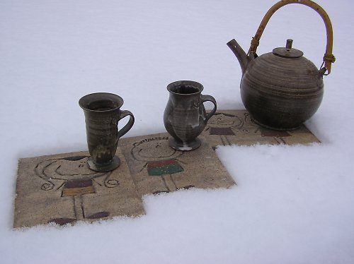 Tři keramické podložky — foto 1