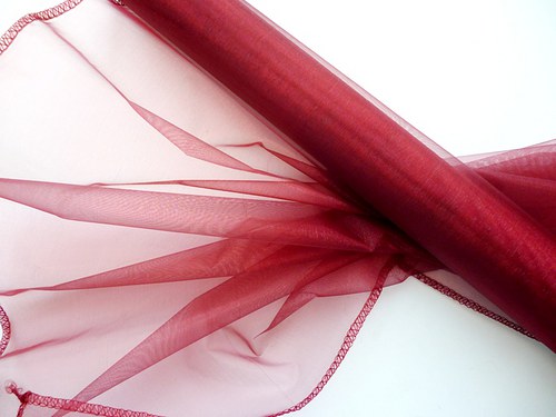 Organza vínová obroubená