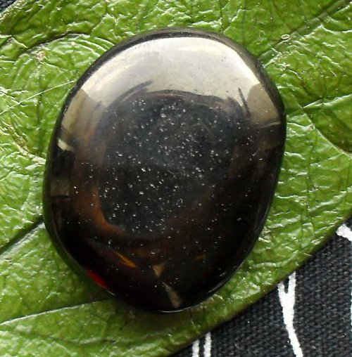 Černý jantar - gagát cca 37x30x8mm — foto 1