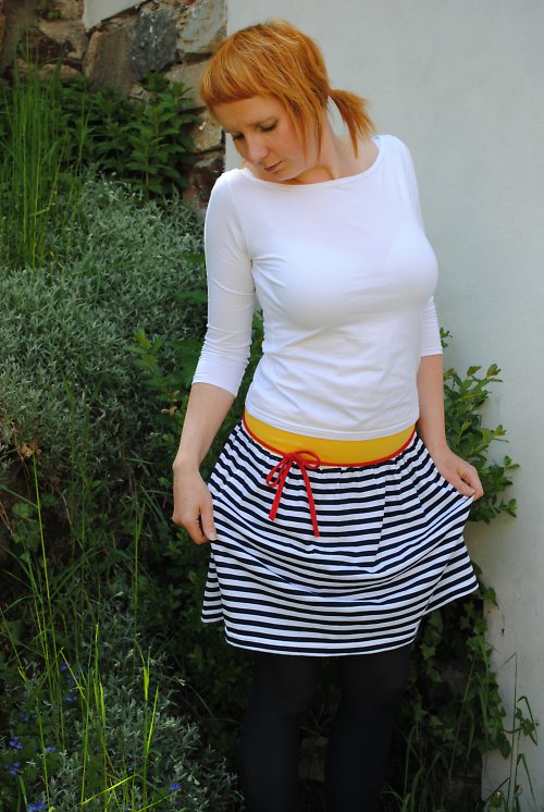 Námořnická sukénka, vel. S-M — foto 1