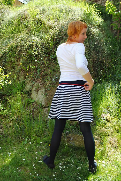 Námořnická sukénka, vel. S-M modrý pás — foto 1