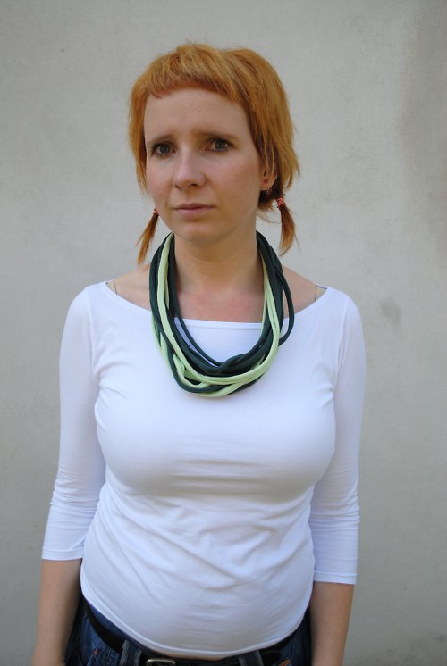 Náhrdelník laděný do zelena SLEVA — foto 1