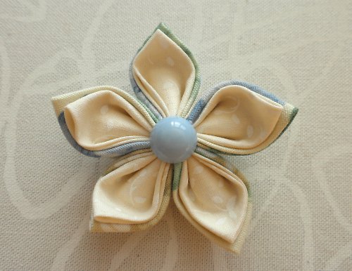 Kanzashi světlá — foto 1