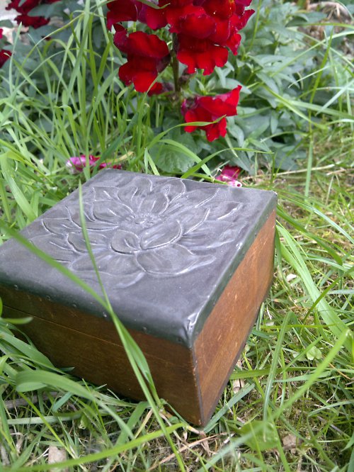 Krabička stará, květinová — foto 1