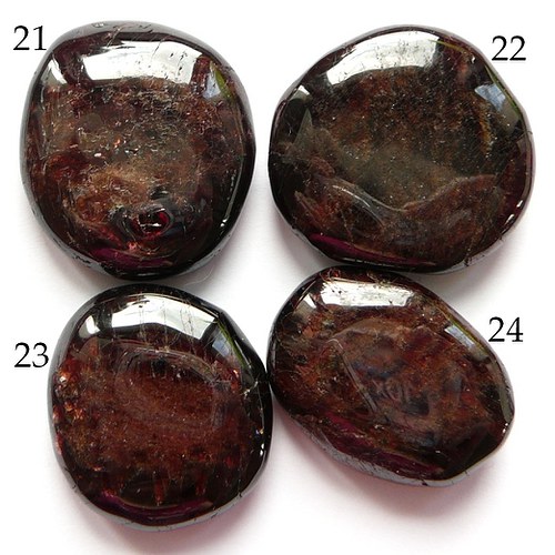 21.Granát 3,2x2,8cm — foto 1