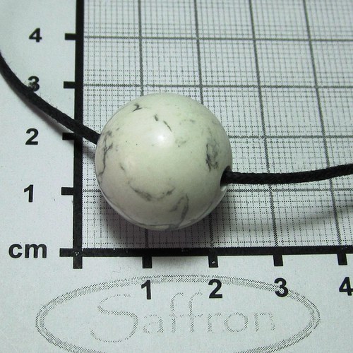 Magnezit, kulička 2cm, vrtaná č.3 — foto 1