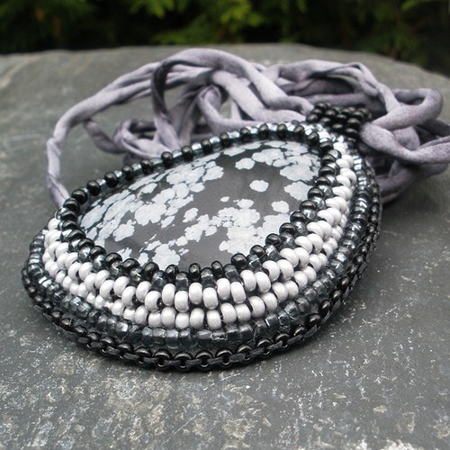 Decentní šedá s obsidiánem — foto 1