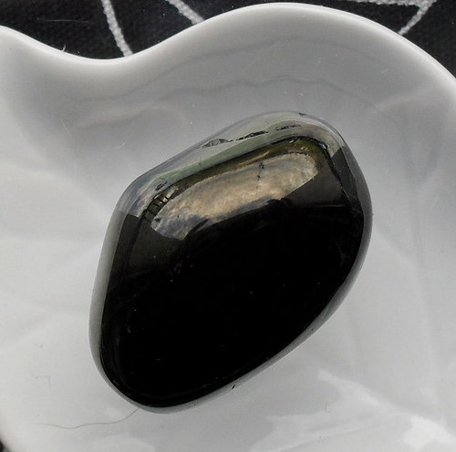 Černý jantar - gagát cca30x20x18mm — foto 1