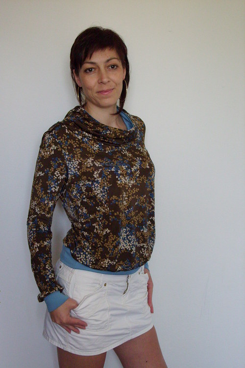 Lehoučká letní mikinka — foto 1