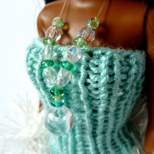 Zelenkavý náhrdelník pro Barbie — foto 1