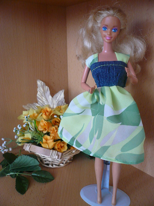 SLEVA Letní šatičky pro Barbie — foto 1