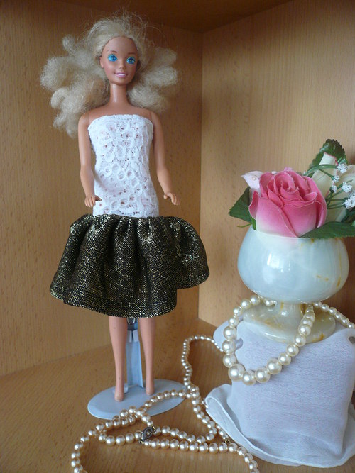 SLEVA Společenské šaty pro Barbie — foto 1