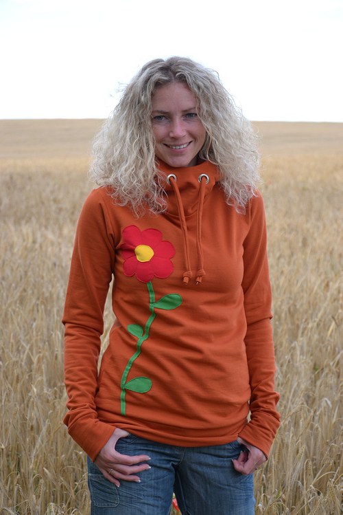 Cihlová mikina — foto 1