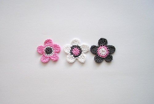 Háčkované kytičky - aplikace — foto 1