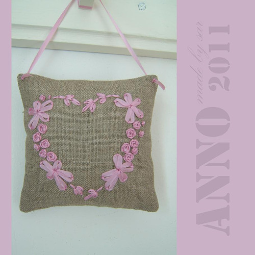 Broderie au ruban - tmavě růžový — foto 1