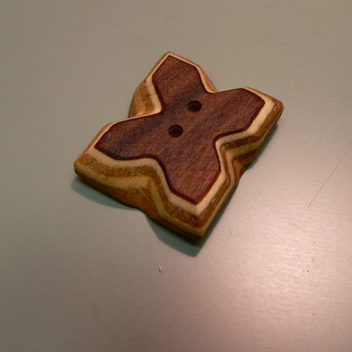 Dřevěný knoflík — foto 1