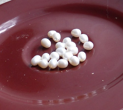 Říční perly bílé,podélně vrtané (5 mm)2 ks — foto 1