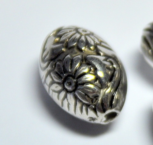 STR840 Ovál s květinami /vejce/ 16x11 mm /2ks