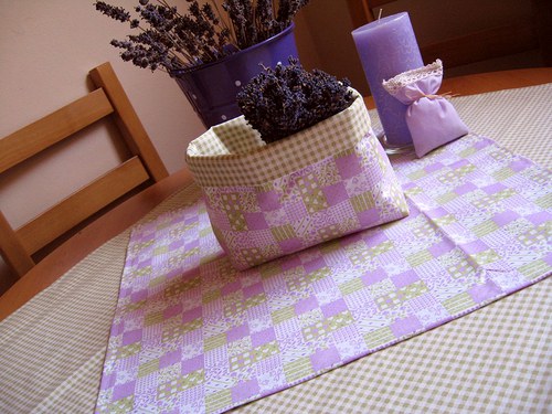 Fialový patchwork na zelené kostičce... — foto 1